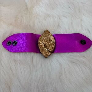 Pink leather bracelet with a gold druzy geode stone